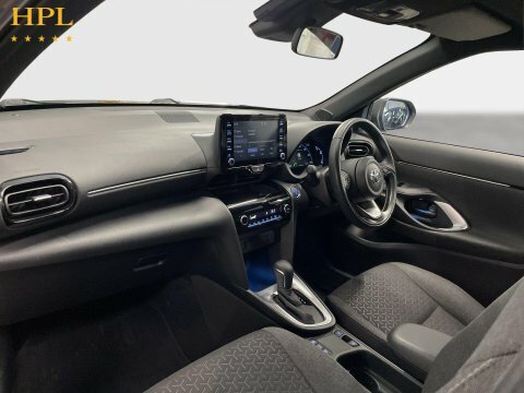Toyota Yaris Cross Excel White #15