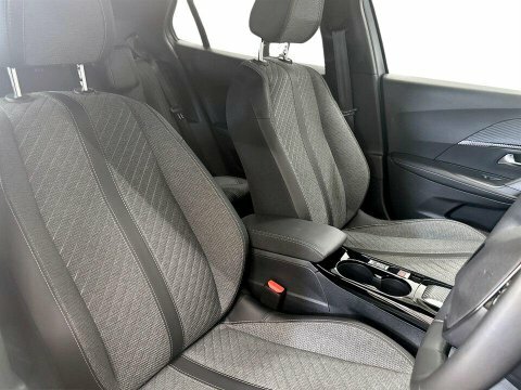 Peugeot e-2008 50Kwh Allure Suv 136 Ps Black #11