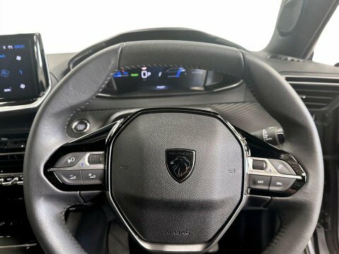 Peugeot e-2008 50Kwh Allure Suv 136 Ps Black #13