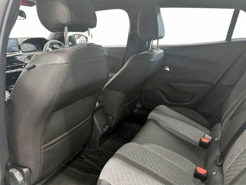 Peugeot e-2008 50Kwh Allure Suv 136 Ps Black #20