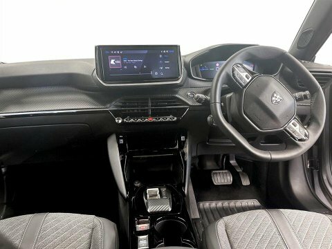 Peugeot e-2008 50Kwh Allure Suv 136 Ps Black #19