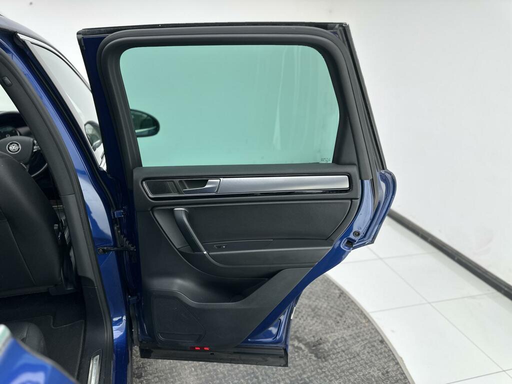 Volkswagen Touareg Diesel White #16