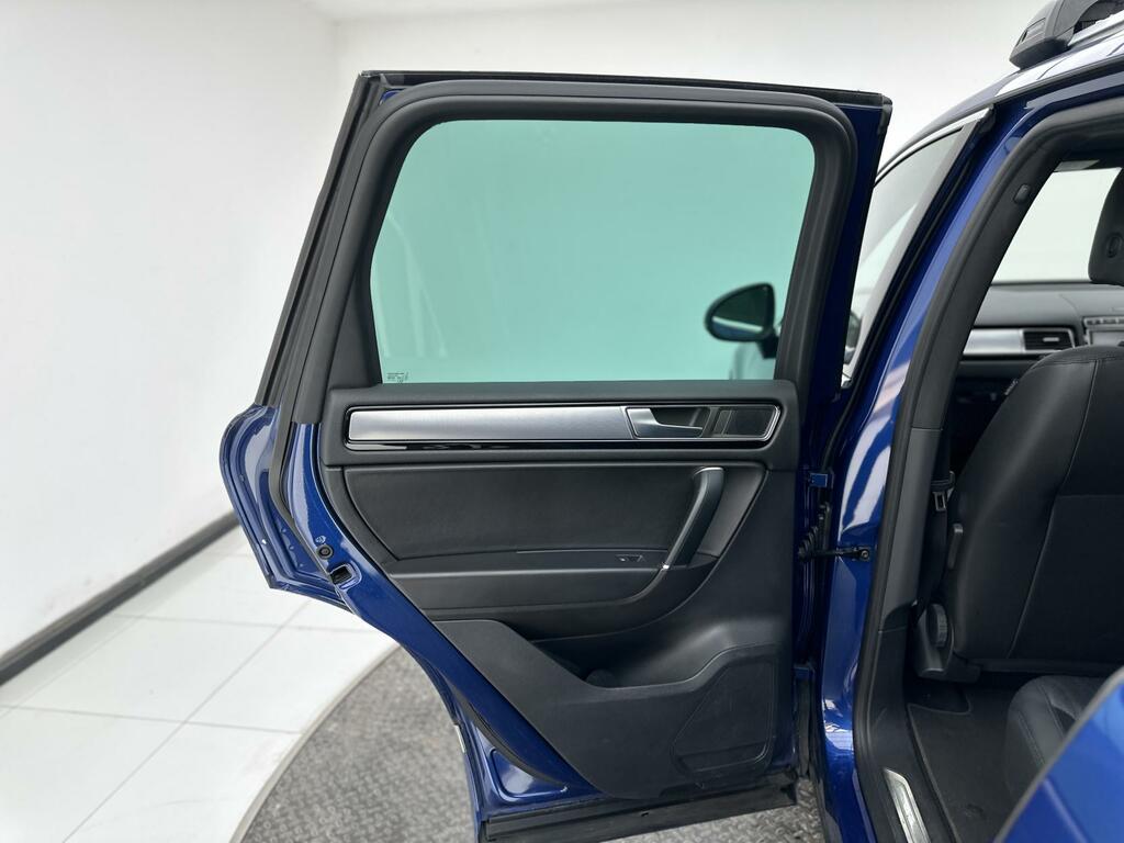Volkswagen Touareg Diesel White #18