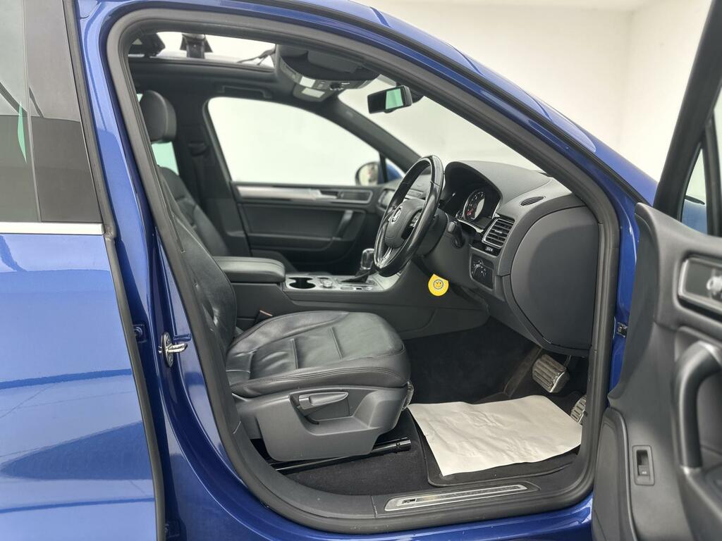 Volkswagen Touareg Diesel White #14