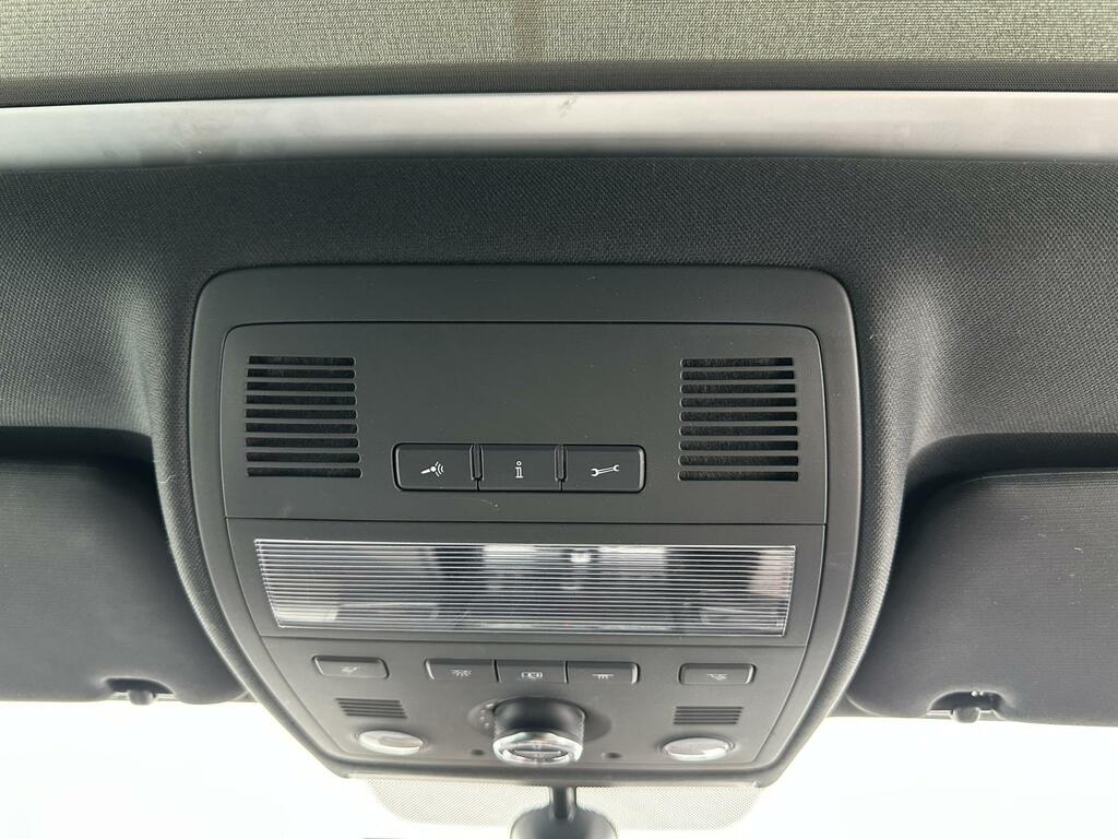 Volkswagen Touareg Diesel White #46