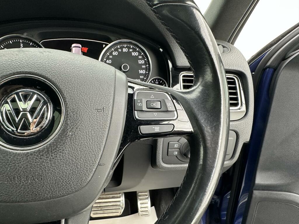 Volkswagen Touareg Diesel White #31