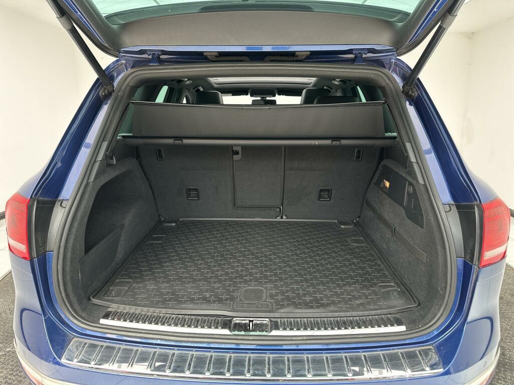 Volkswagen Touareg Diesel White #20