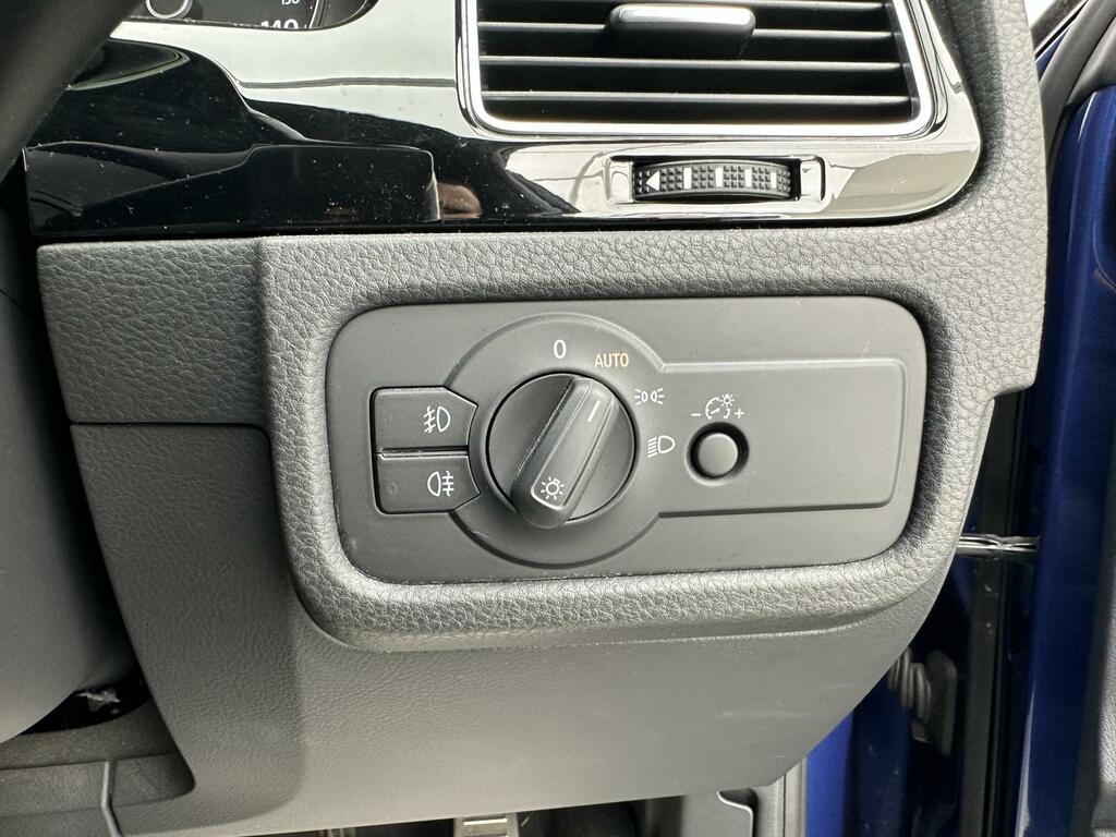 Volkswagen Touareg Diesel White #34