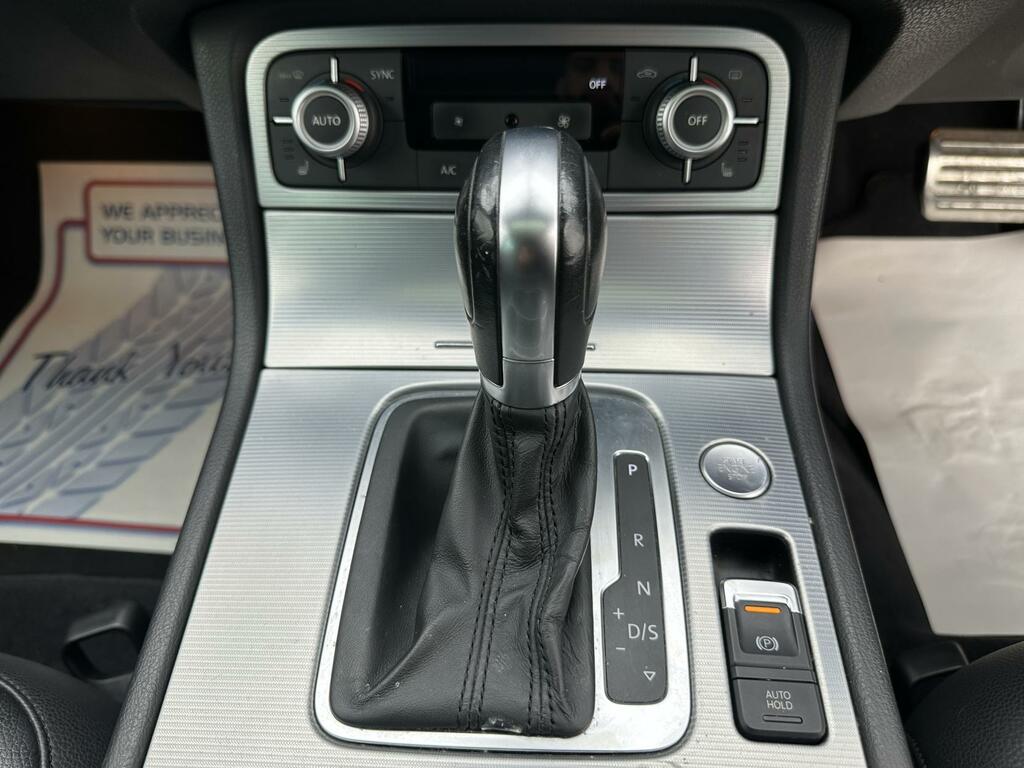 Volkswagen Touareg Diesel White #42
