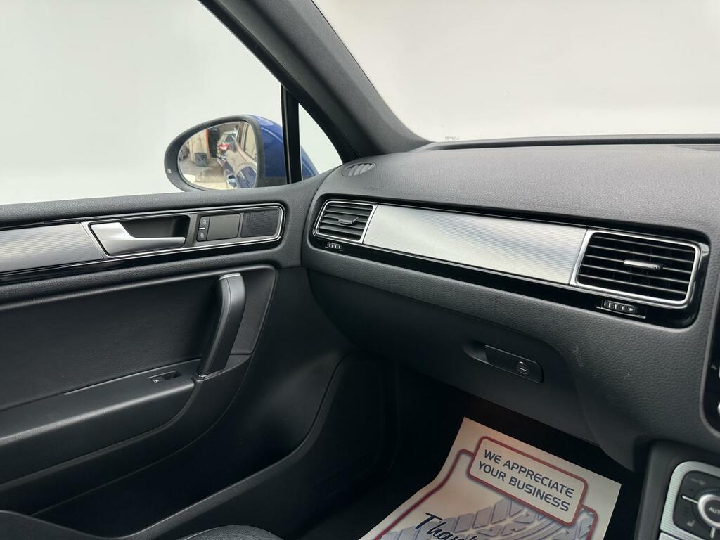 Volkswagen Touareg Diesel White #49