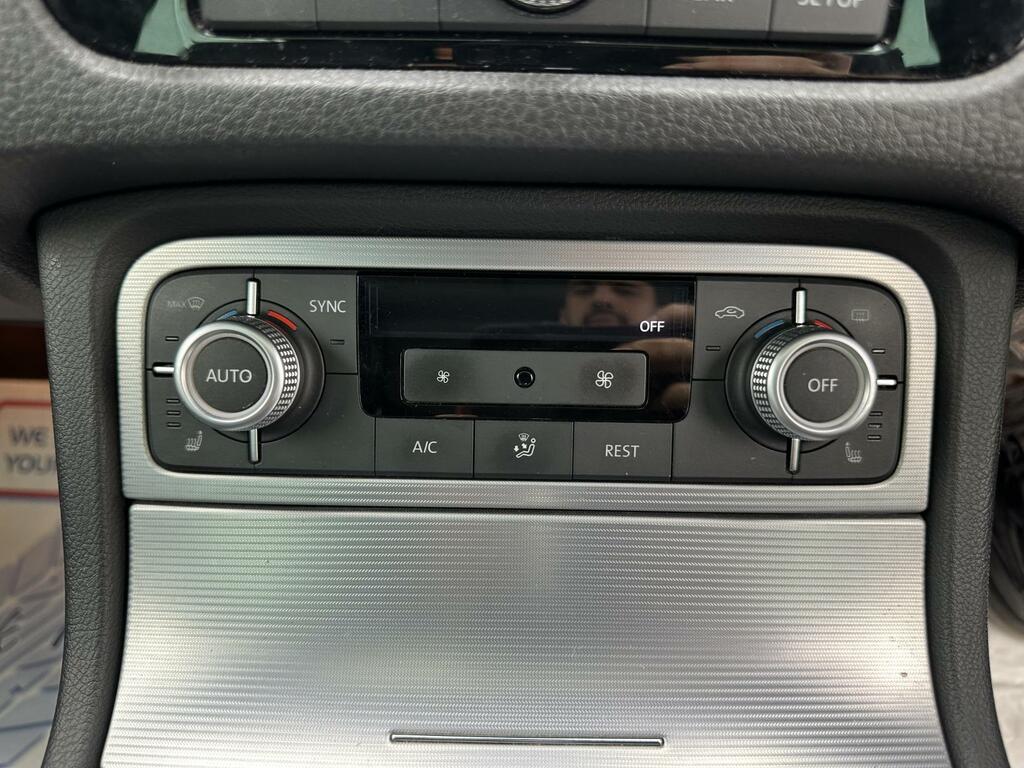 Volkswagen Touareg Diesel White #43