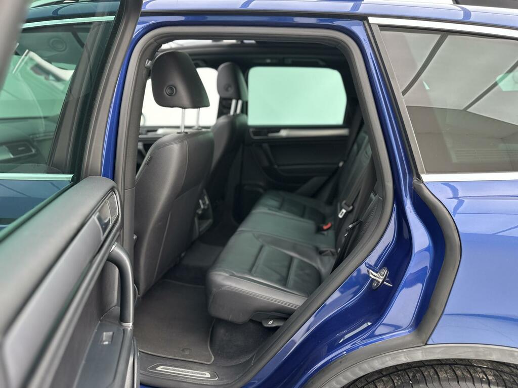 Volkswagen Touareg Diesel White #19