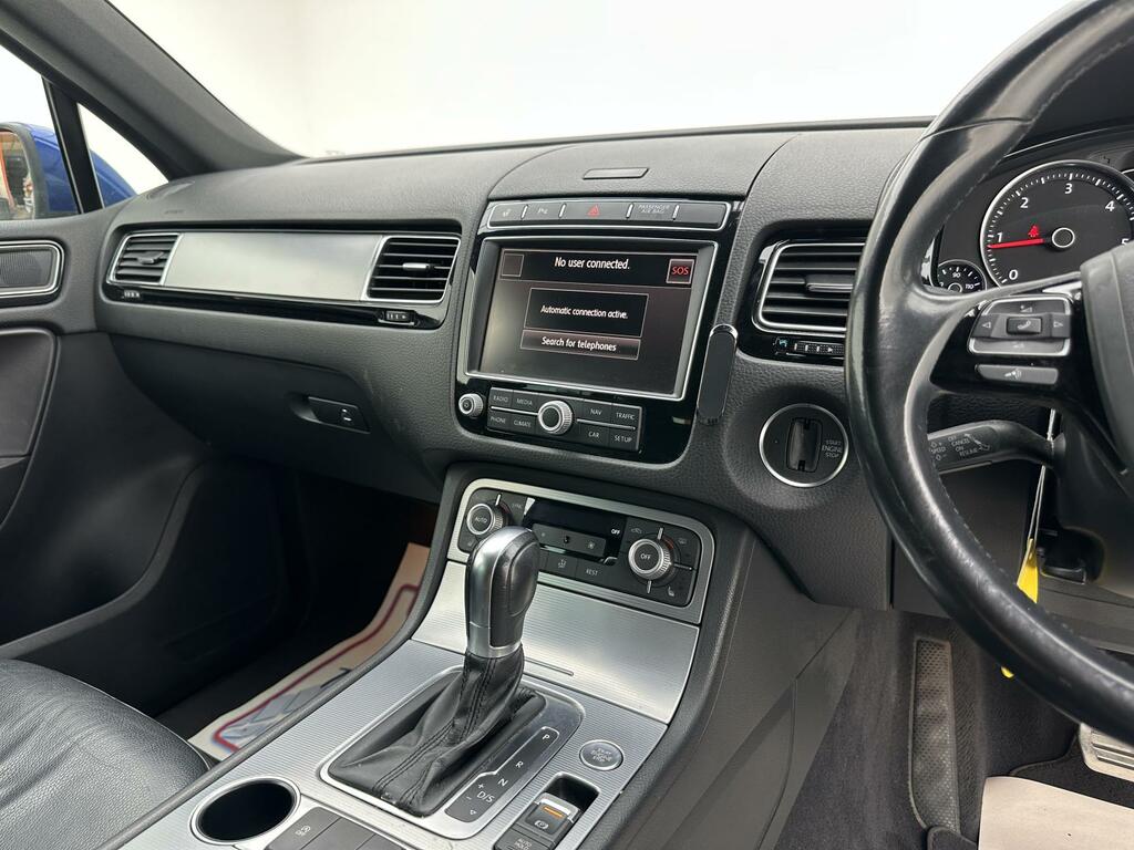 Volkswagen Touareg Diesel White #48