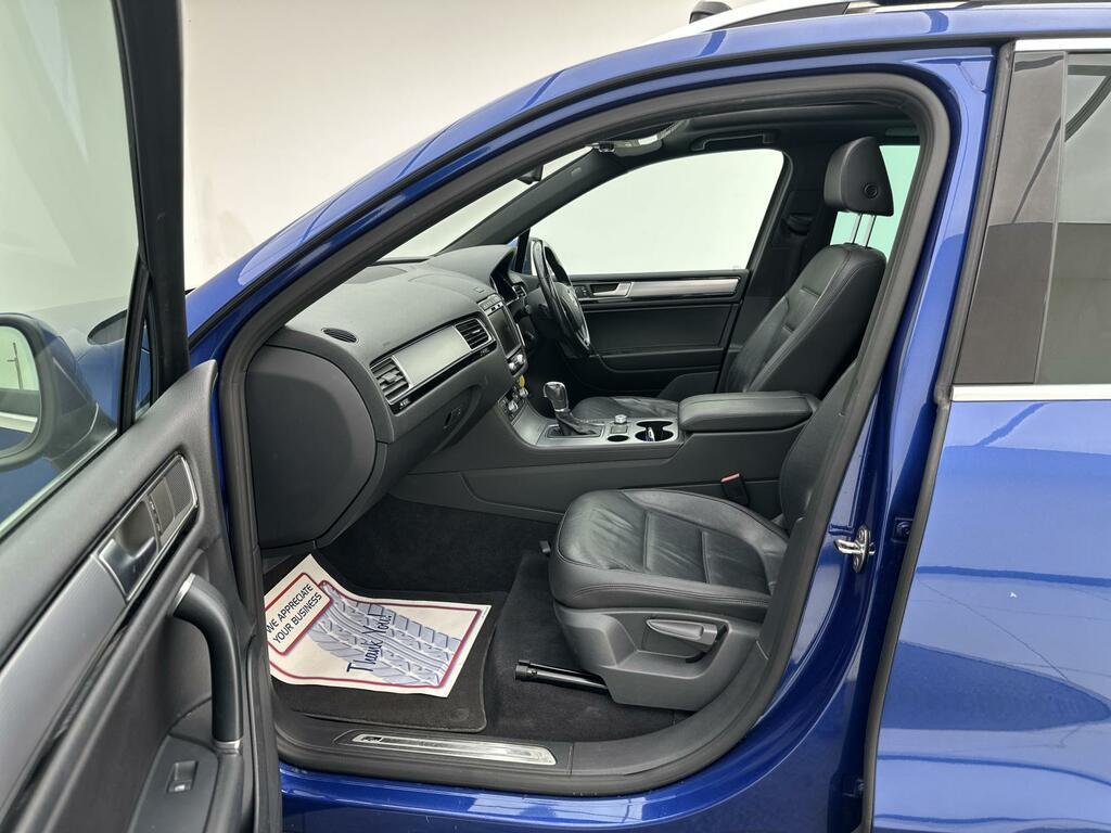 Volkswagen Touareg Diesel White #24