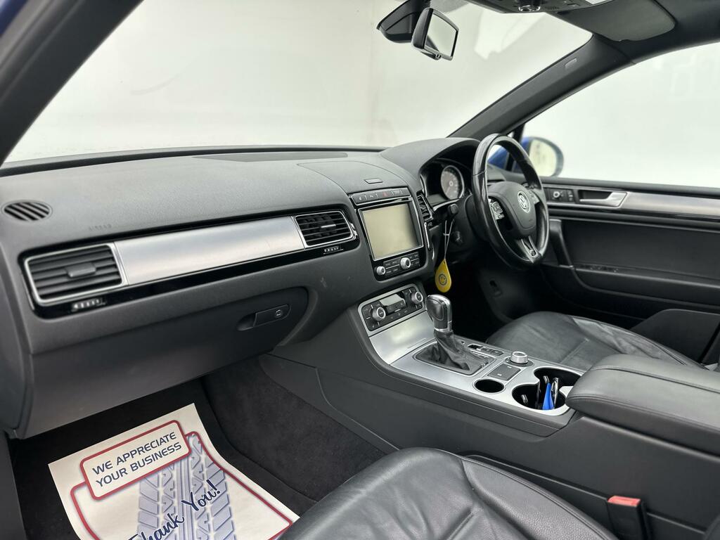 Volkswagen Touareg Diesel White #21