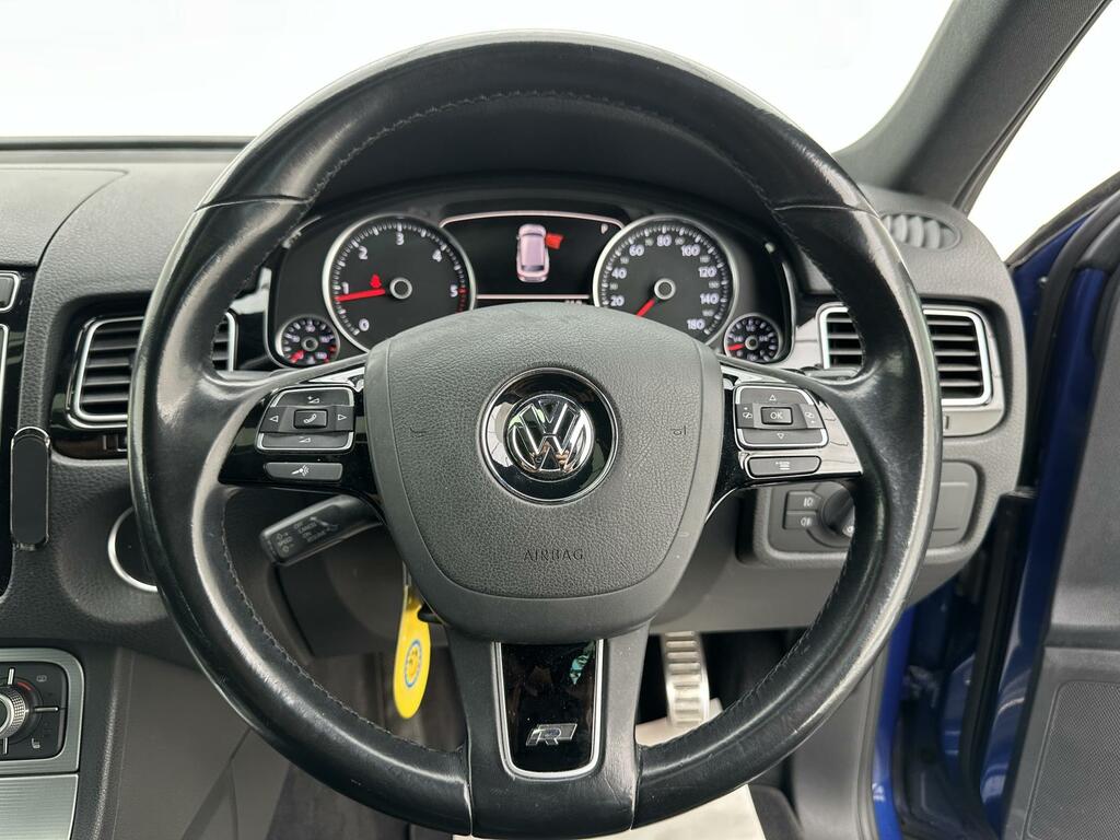 Volkswagen Touareg Diesel White #29