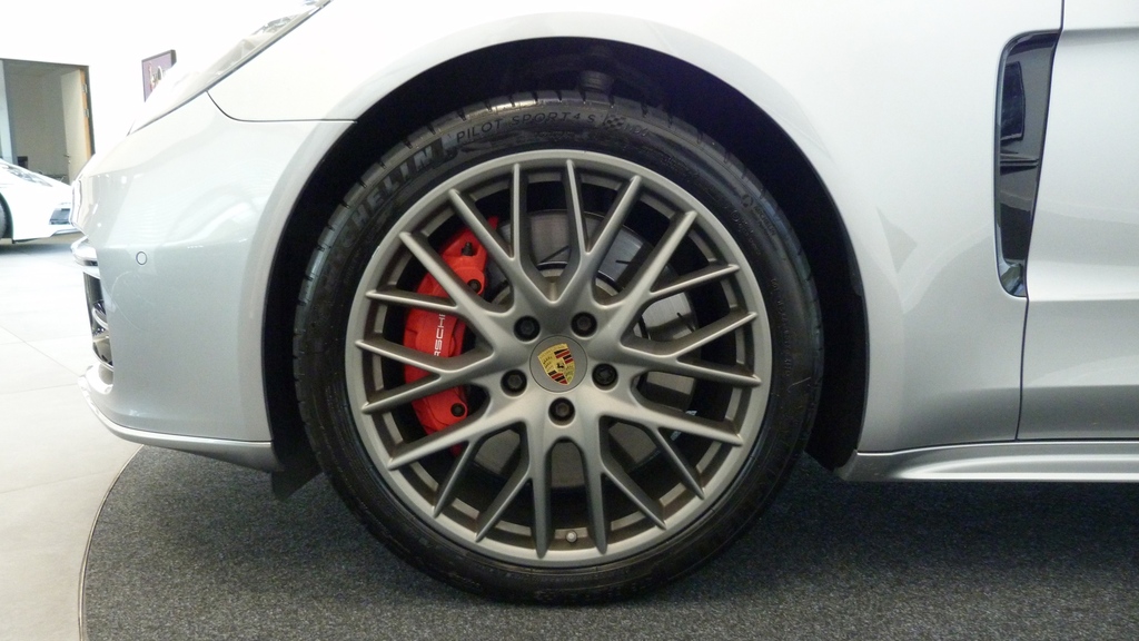 Porsche Panamera Hatchback  #4
