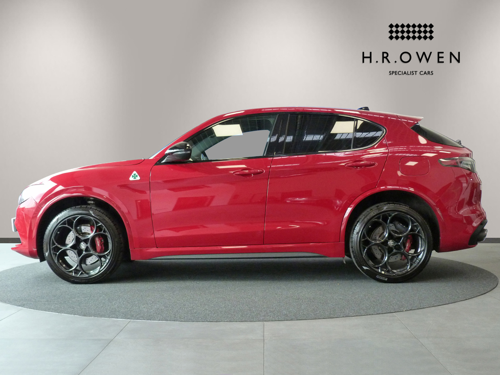 Alfa Romeo Stelvio Estate Red #5