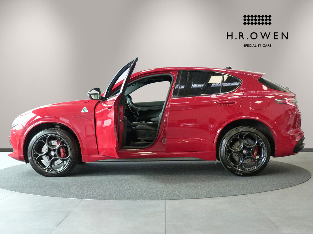 Alfa Romeo Stelvio Estate Red #6