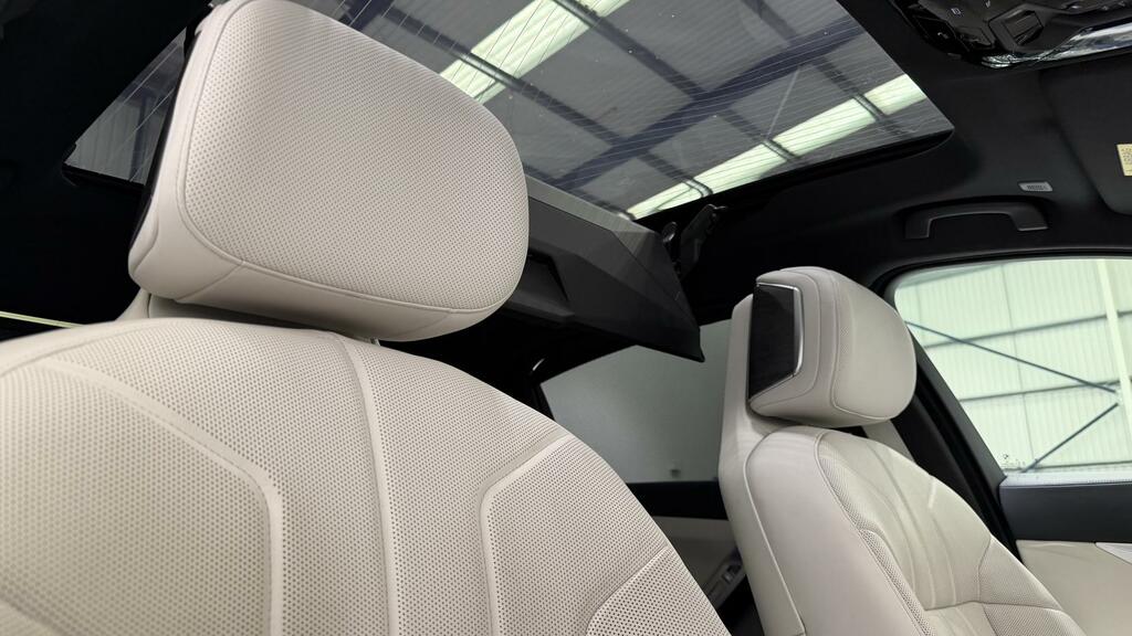 BMW i7 Excellence Pro Black #4