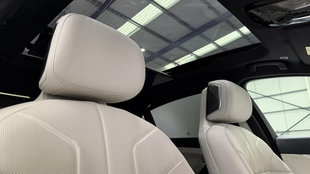 BMW i7 Excellence Pro Black #3