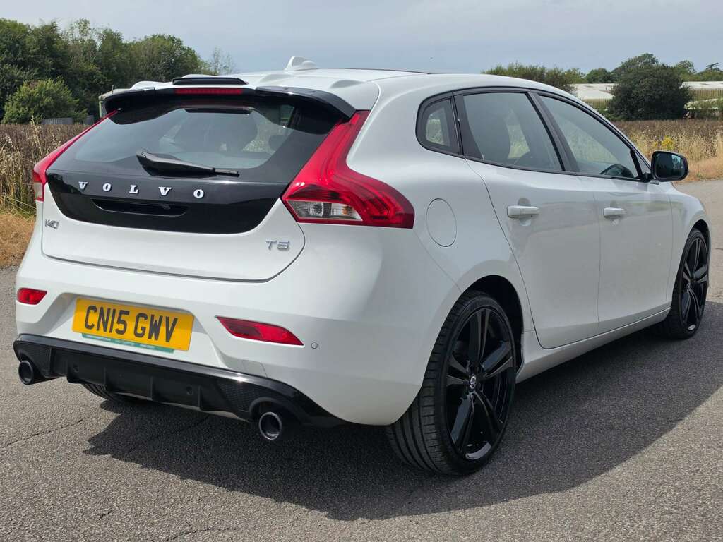 Volvo V40 2.0 T5 Carbon Editon Hatchback Eur White #4