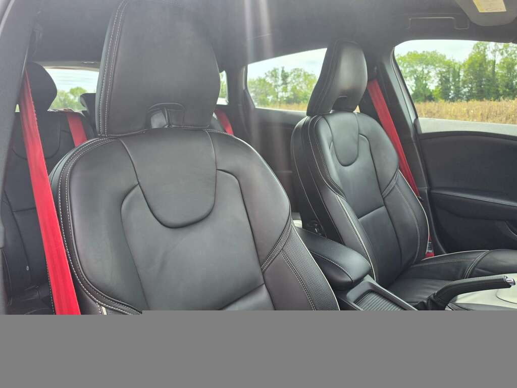 Volvo V40 2.0 T5 Carbon Editon Hatchback Eur White #2
