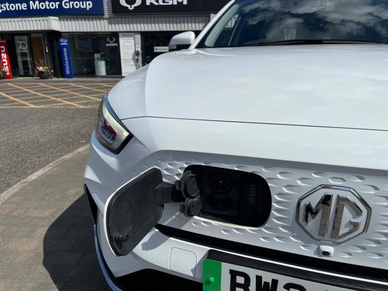 MG ZS 115Kw Trophy Connect Ev Long Range73kwh White #2
