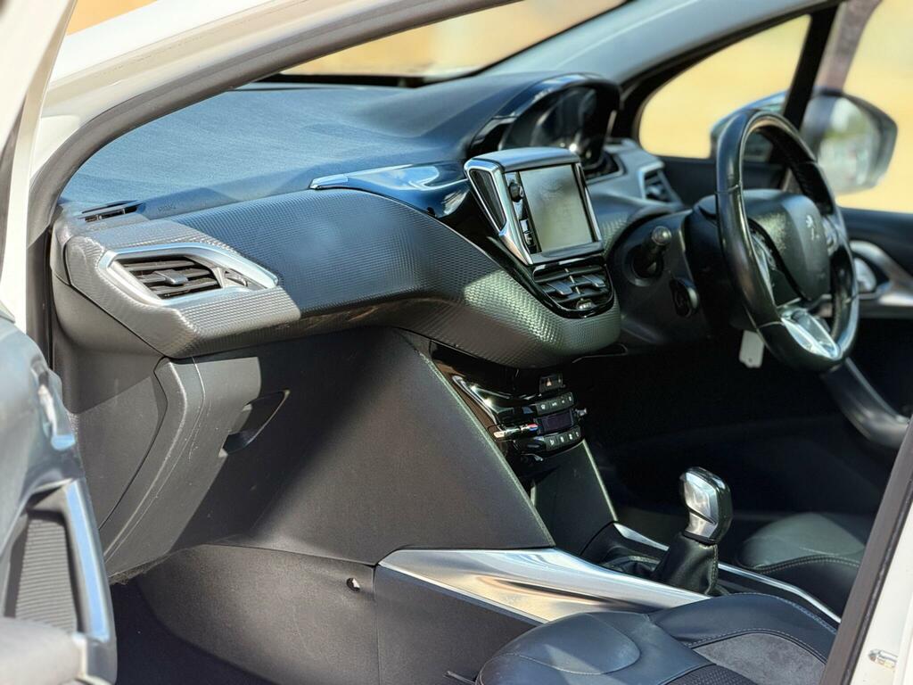Peugeot 2008 Crossway White #12