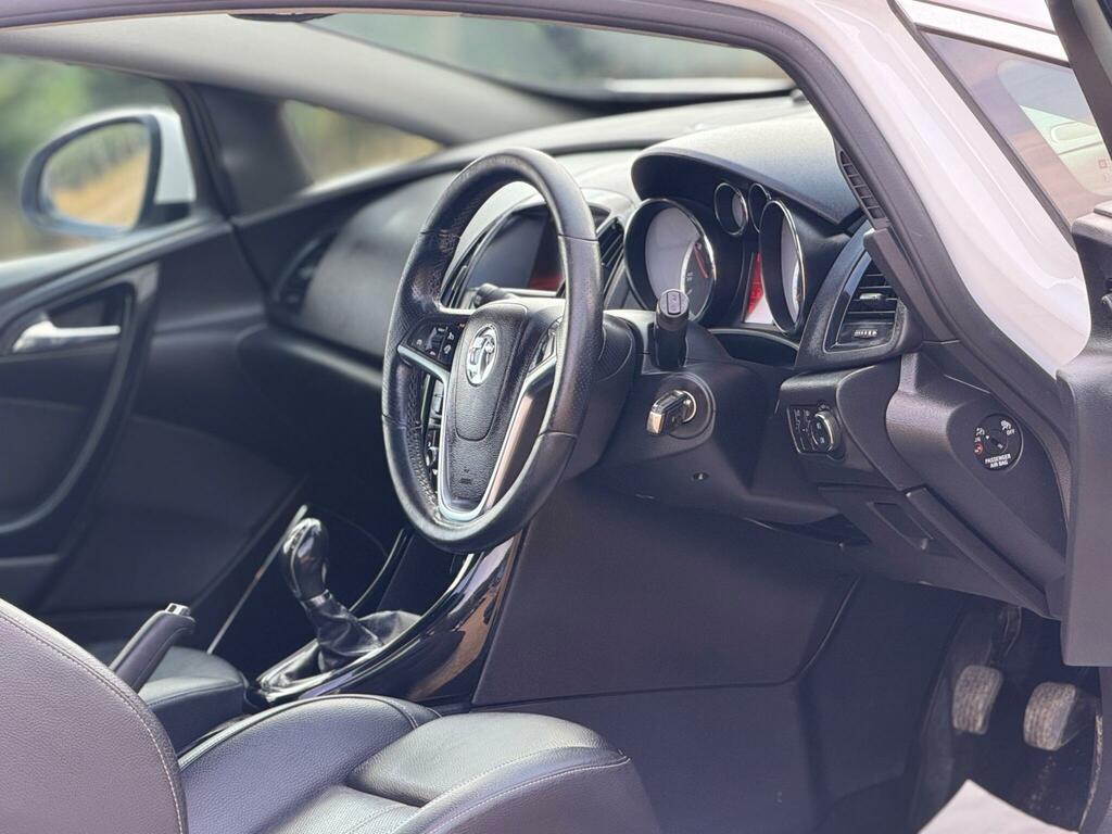 Vauxhall Astra GTC Vauxhall Gtc Coupe Sri 2.0 Cdti 16V Sri #17
