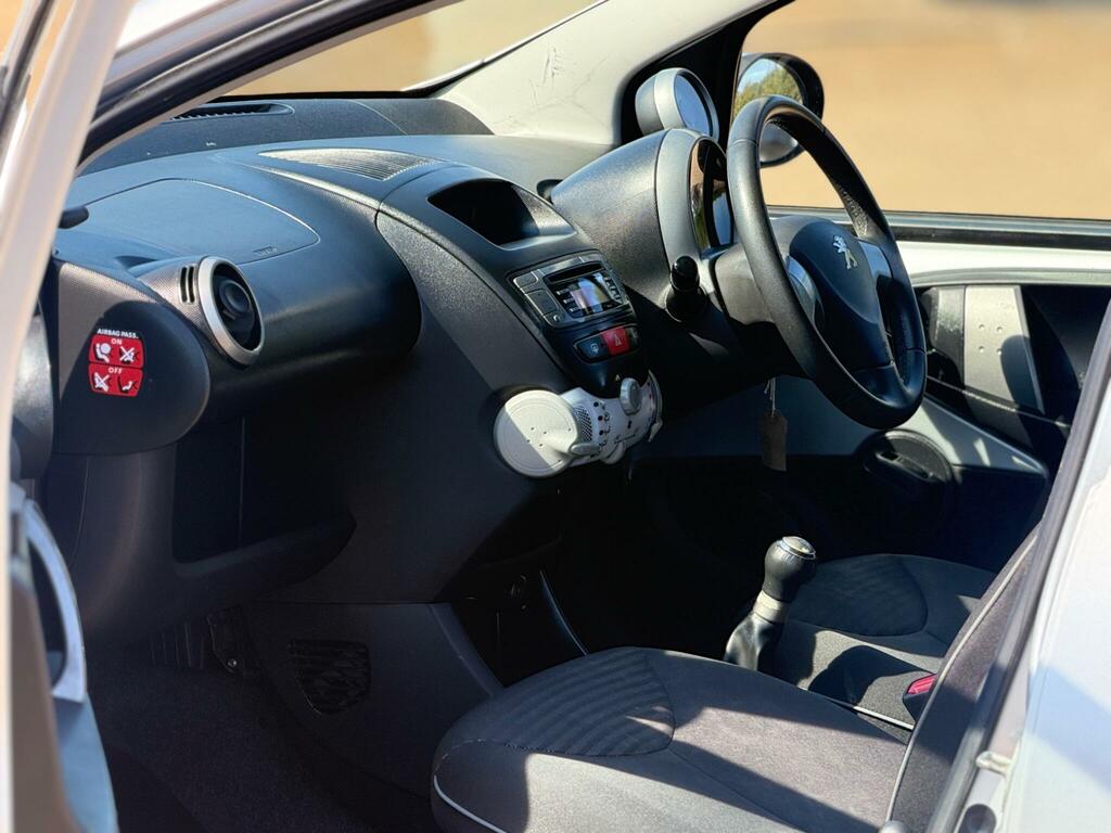 Peugeot 107 1.0 12V Urban Yellow #25