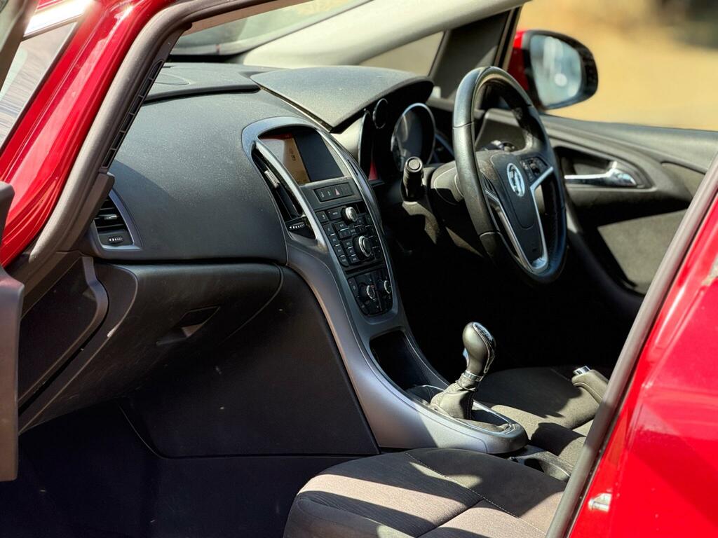 Vauxhall Astra Estate 1.6 16V Design Sports Tourer Euro 5 Red #20