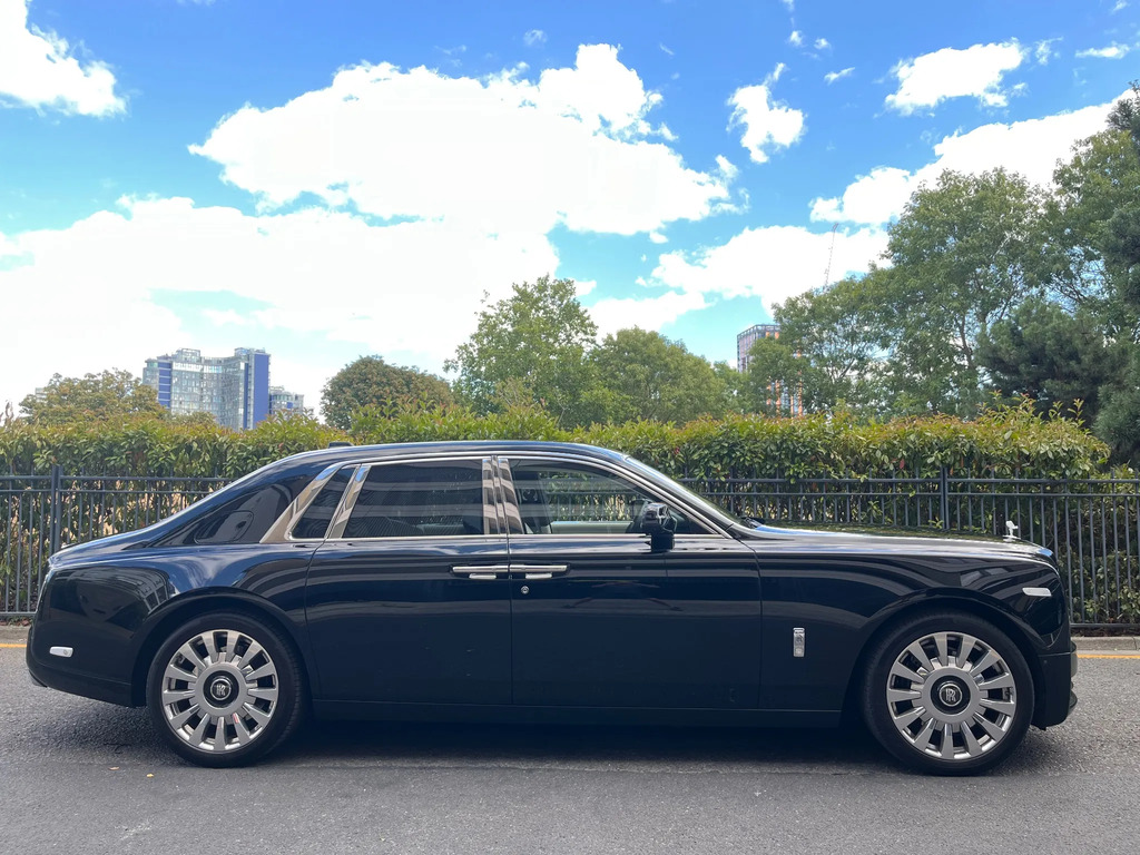 Rolls-Royce Phantom 6.7 V12 Saloon Euro 6 570 Ps LF19EKU Black