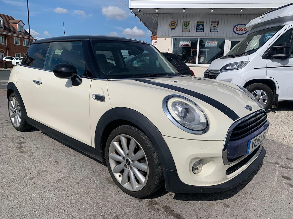 Mini Hatch 1.5 Cooper D Euro 6 Ss White