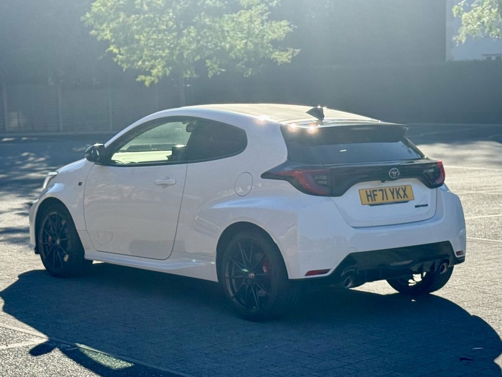 Toyota Yaris 1.6L Gr Circuit White #5