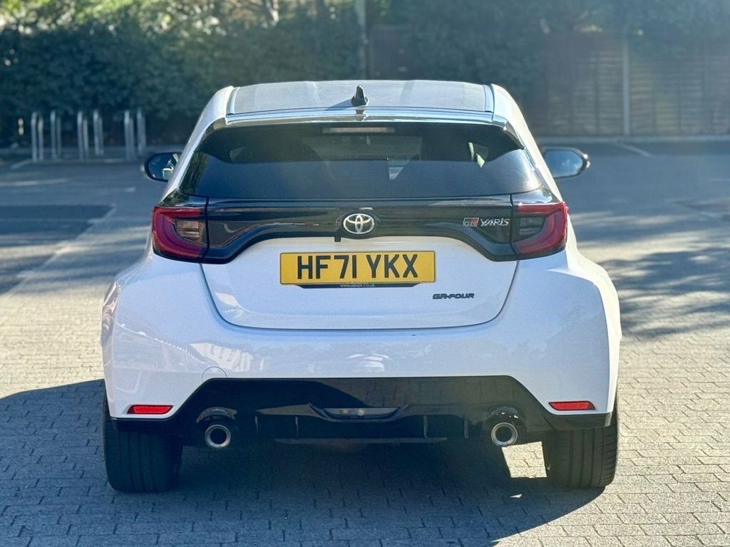 Toyota Yaris 1.6L Gr Circuit White #6