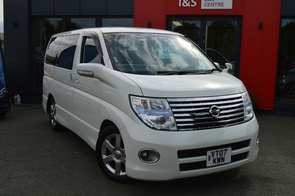 Nissan Elgrand Mpv White #2