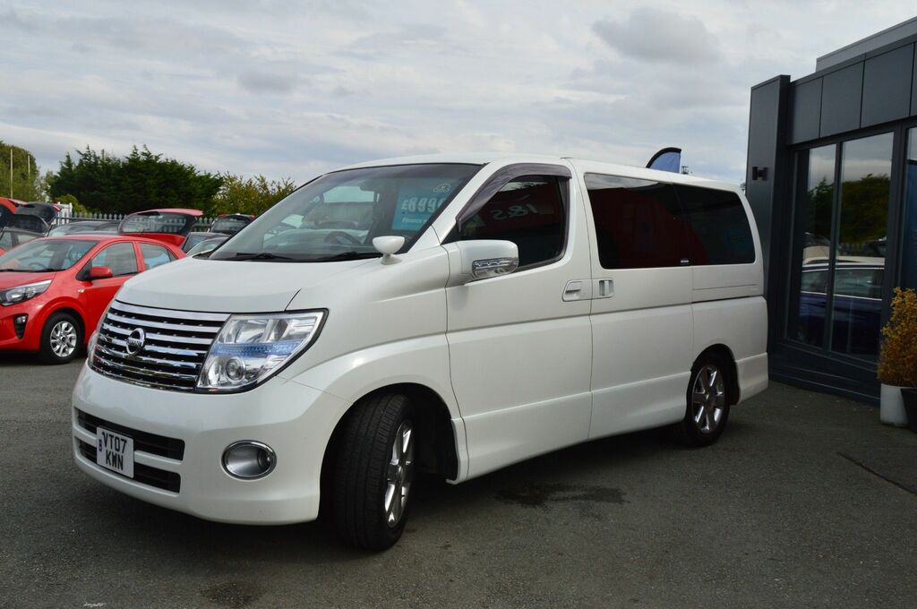 Nissan Elgrand Mpv White #3