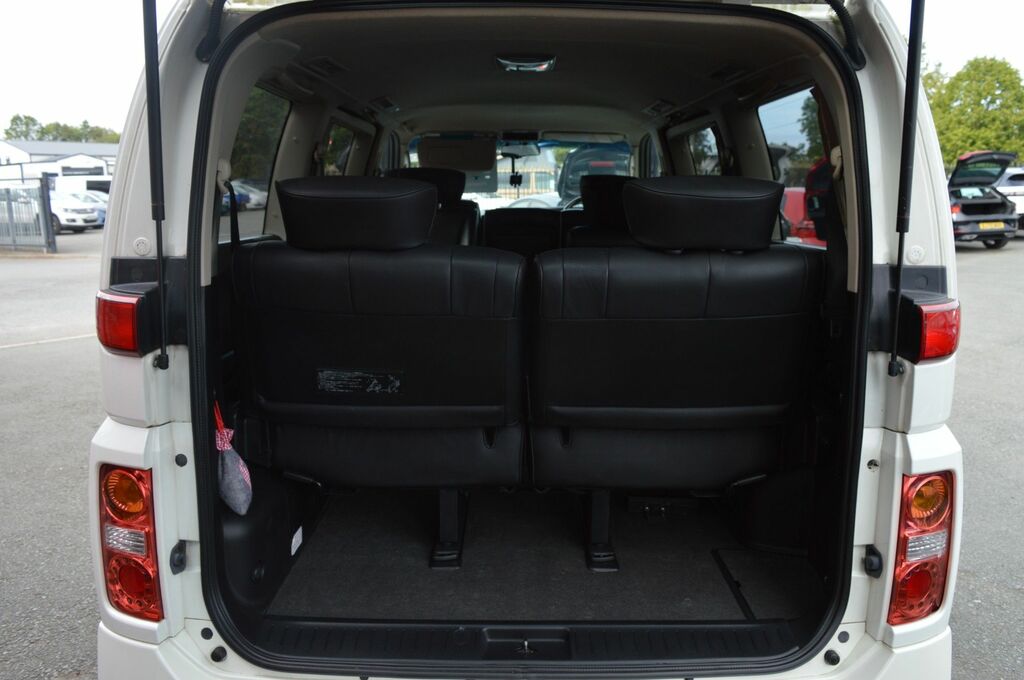 Nissan Elgrand Mpv White #5