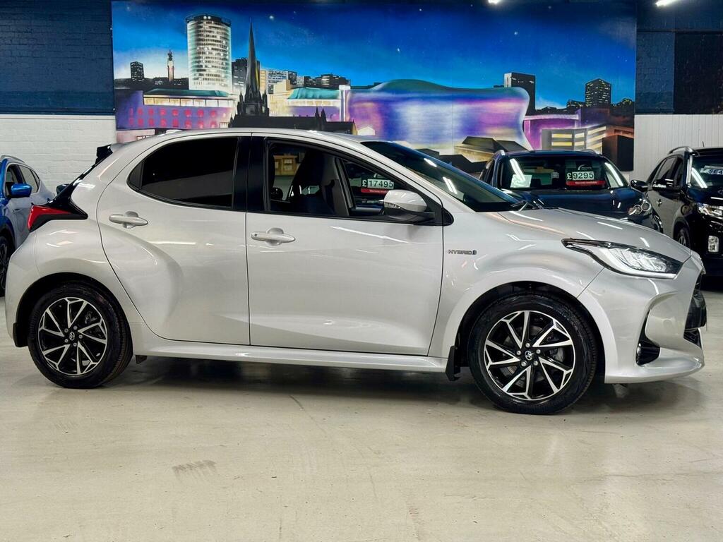 Toyota Yaris Hatchback 1.5 Vvt-h Design E-cvt Euro 6 Ss Silver #2