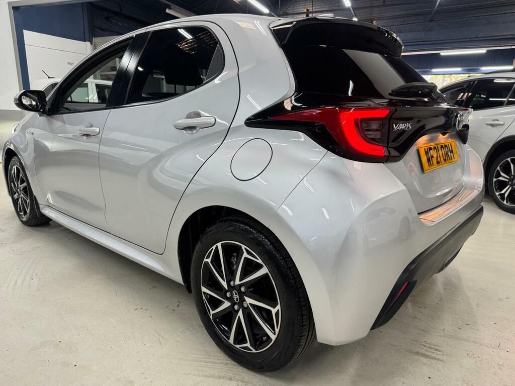 Toyota Yaris Hatchback 1.5 Vvt-h Design E-cvt Euro 6 Ss Silver #4