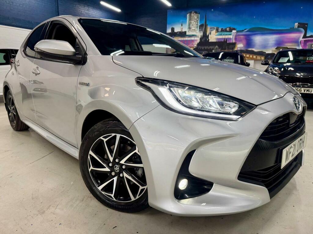 Toyota Yaris Hatchback 1.5 Vvt-h Design E-cvt Euro 6 Ss Silver