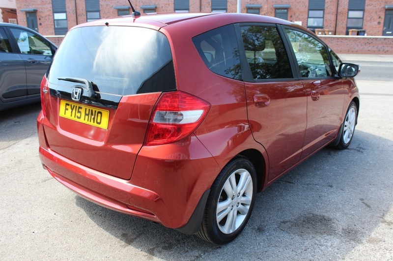 Honda Jazz 1.3 I-vtec Es Plus Red #4
