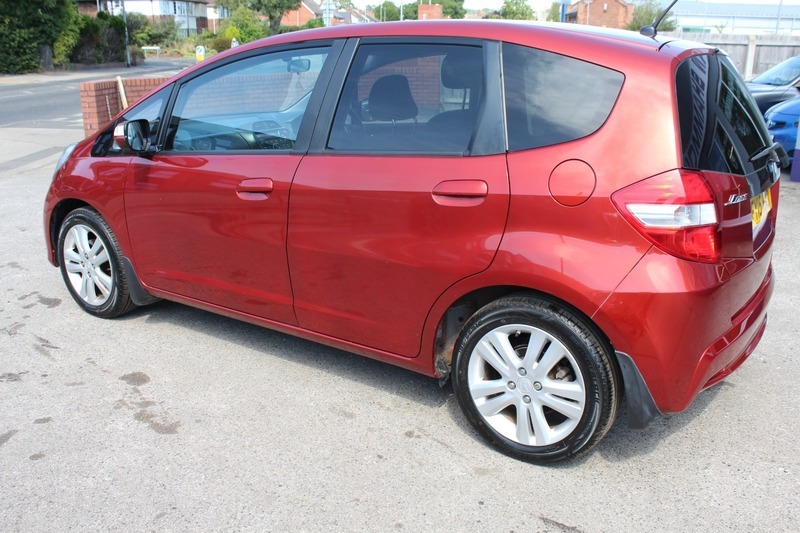 Honda Jazz 1.3 I-vtec Es Plus Red #2