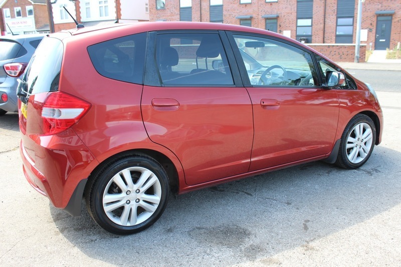 Honda Jazz 1.3 I-vtec Es Plus Red #5