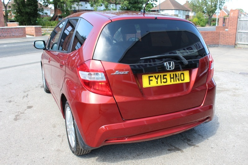 Honda Jazz 1.3 I-vtec Es Plus Red #3