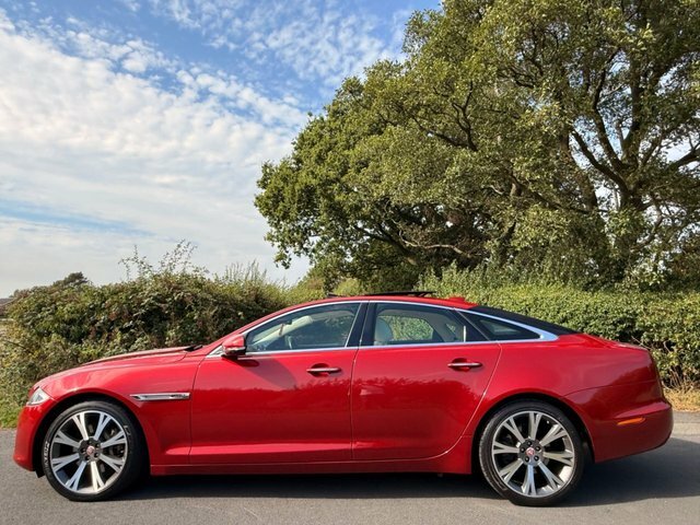 Jaguar XJ 2017 3.0D V6 Portfolio Saloon Euro Red #4