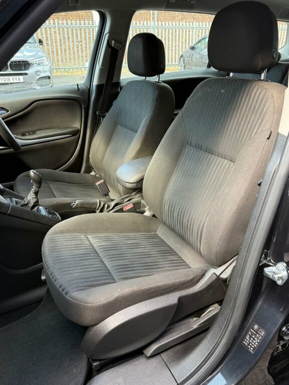Vauxhall Zafira Tourer 1.6L Sri White #12