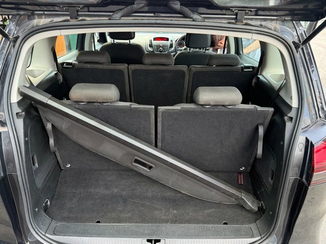 Vauxhall Zafira Tourer 1.6L Sri White #15