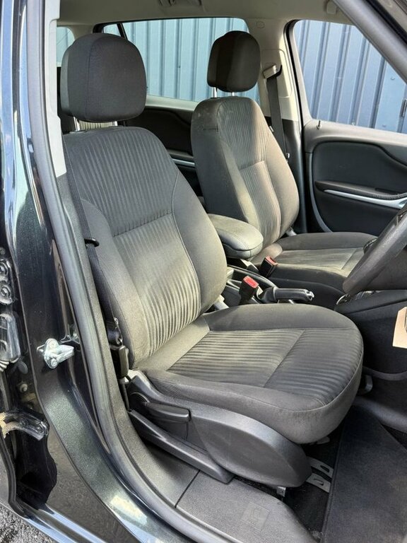 Vauxhall Zafira Tourer 1.6L Sri White #11